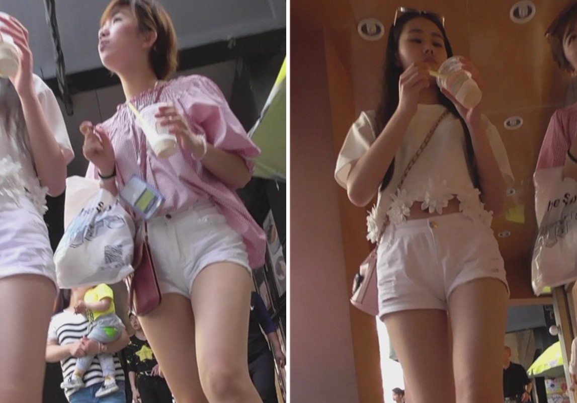 白紧热裤好身材妹子跟闺蜜逛街。[393 MB]