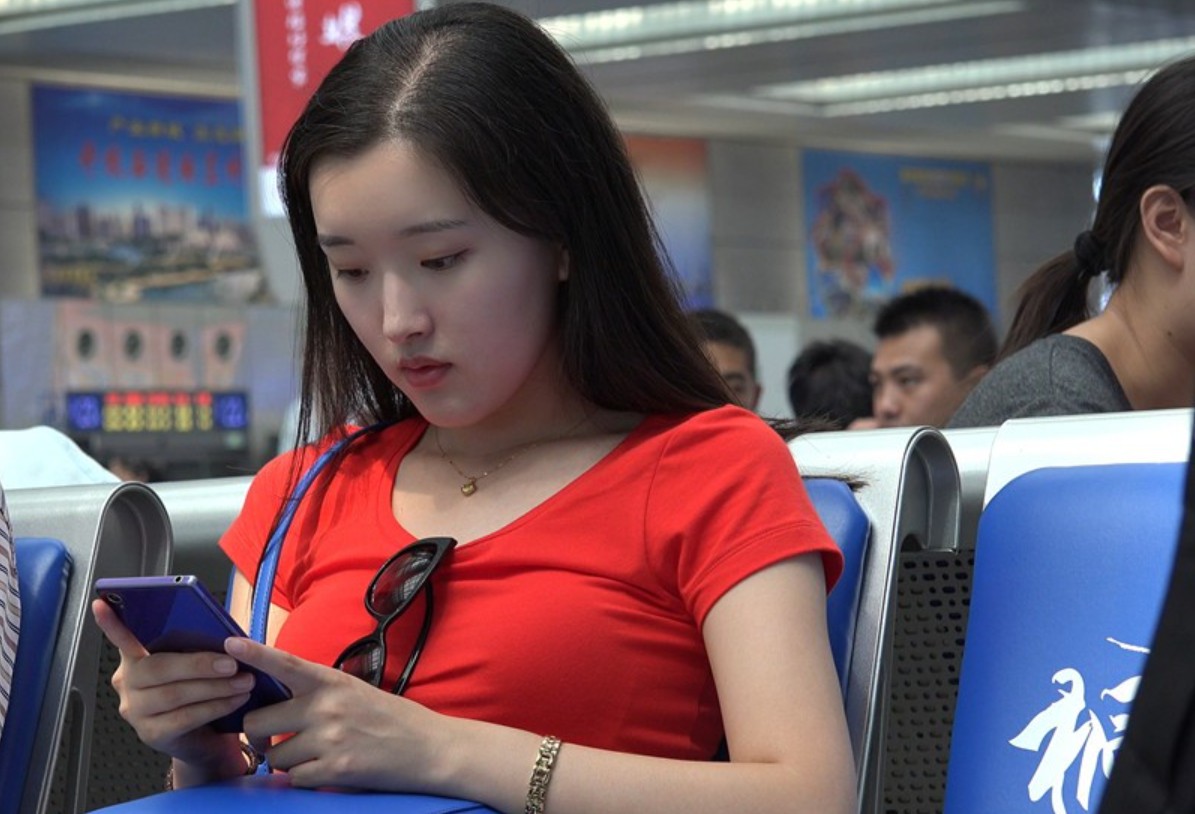 阿迪达七分裤短丝袜凉高跟美女[3.23 GB/MP4]