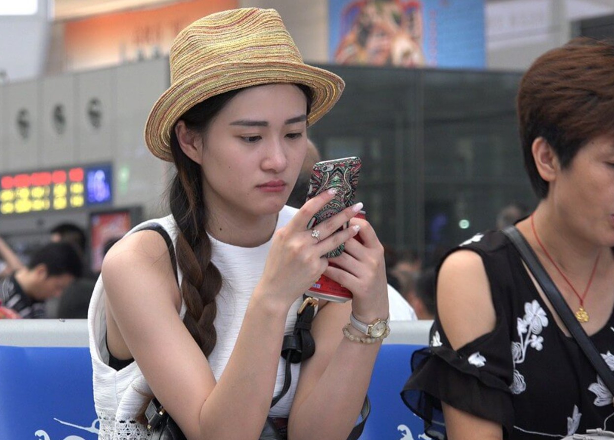 4K - 相当精致玉足的高冷美女 [4.87 GB/MP4]