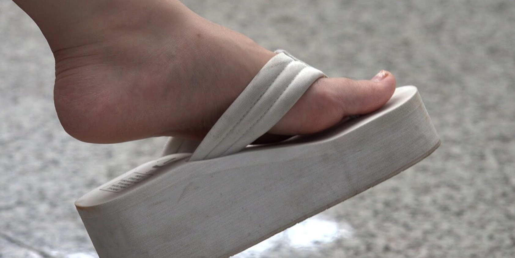 4K - 青春妹子、松糕鞋 [1.53 GB/MP4]