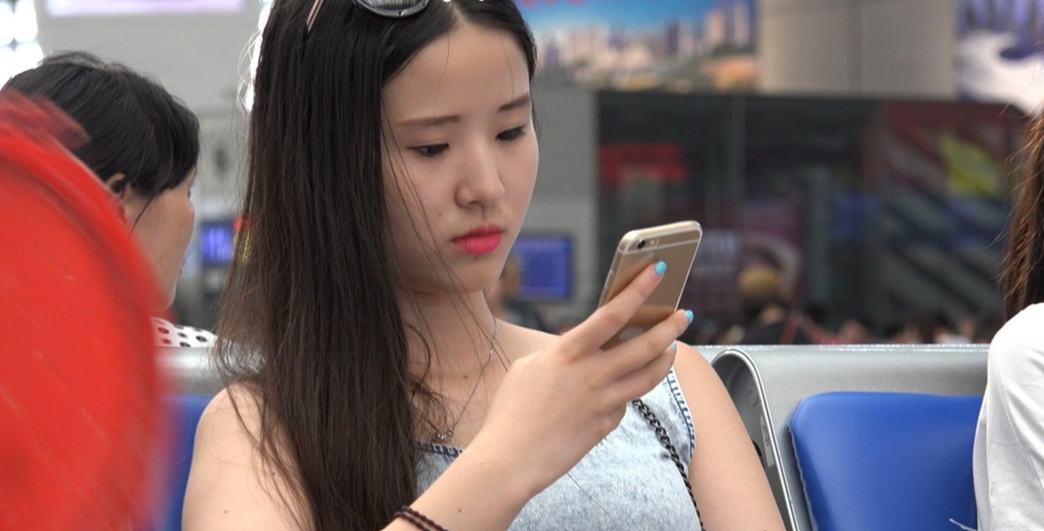 4K - 白晰如同冰雪美人，标致的细趾瘦足绝对属于脚模级