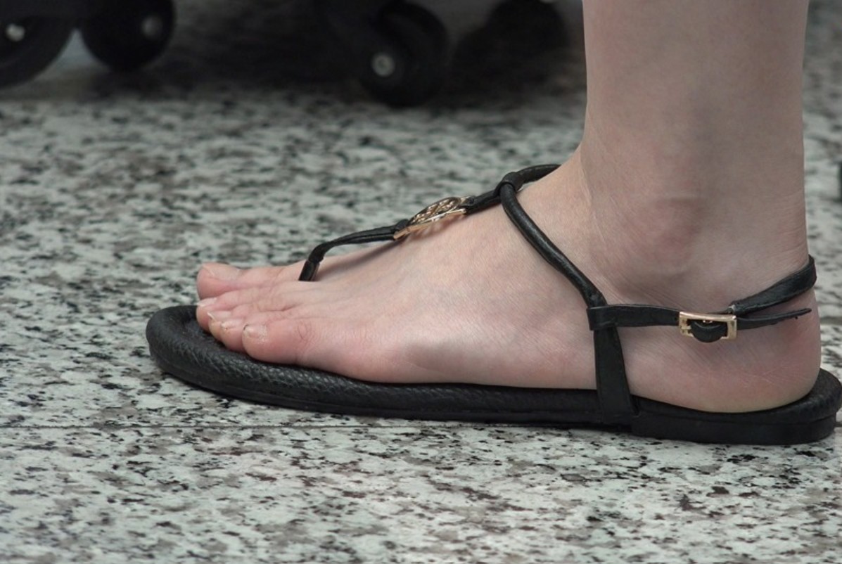 4K - 清新淡雅的安静白净少女 [2.27 GB/MP4]