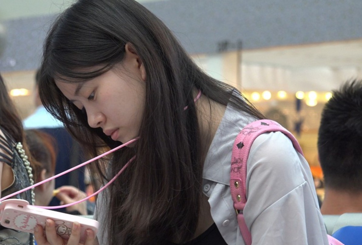 4K - 清新淡雅的安静白净少女 [2.27 GB/MP4]