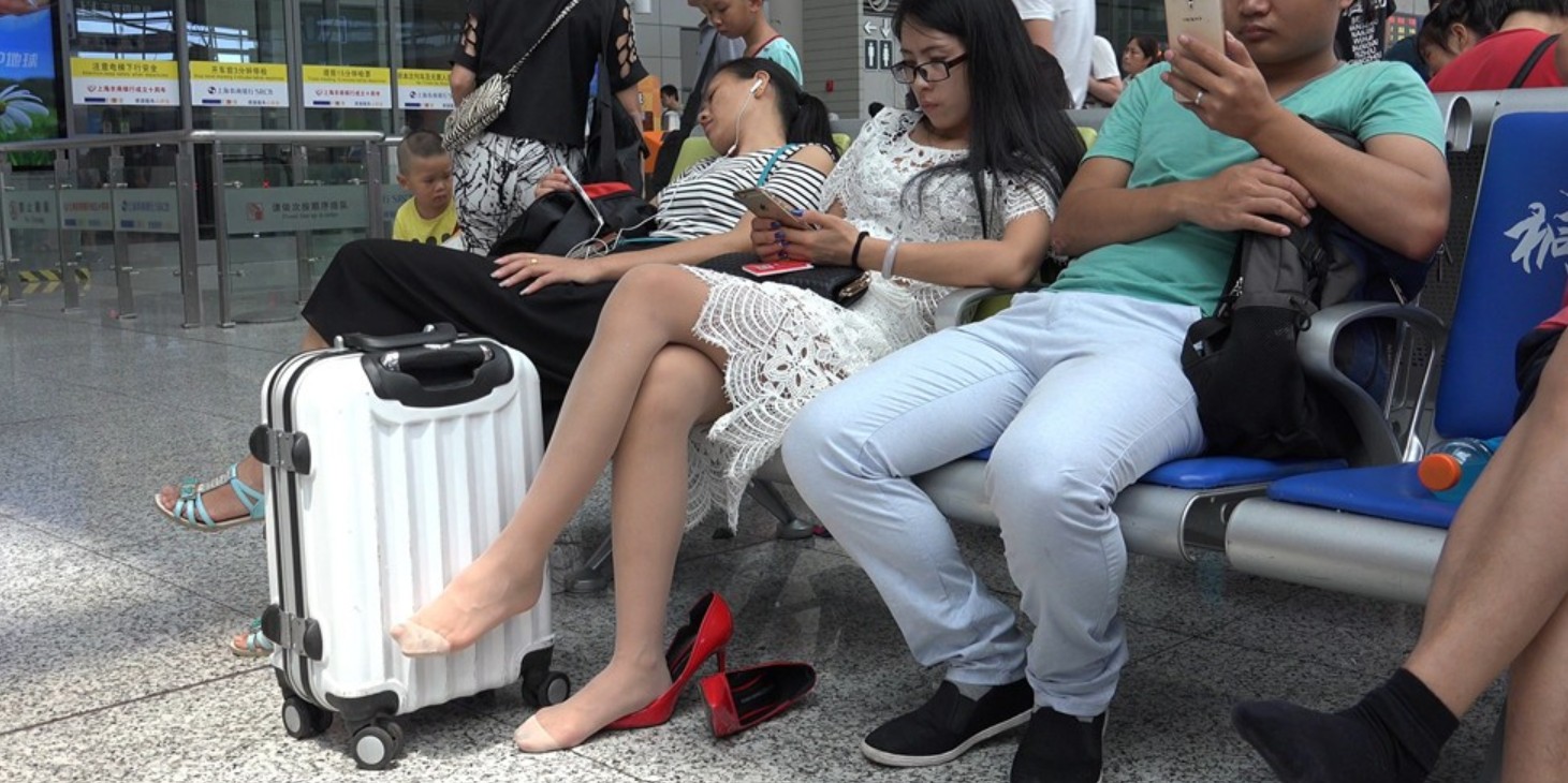 镂空白色连衣裙肉丝美女 [2.60 GB/MP4]