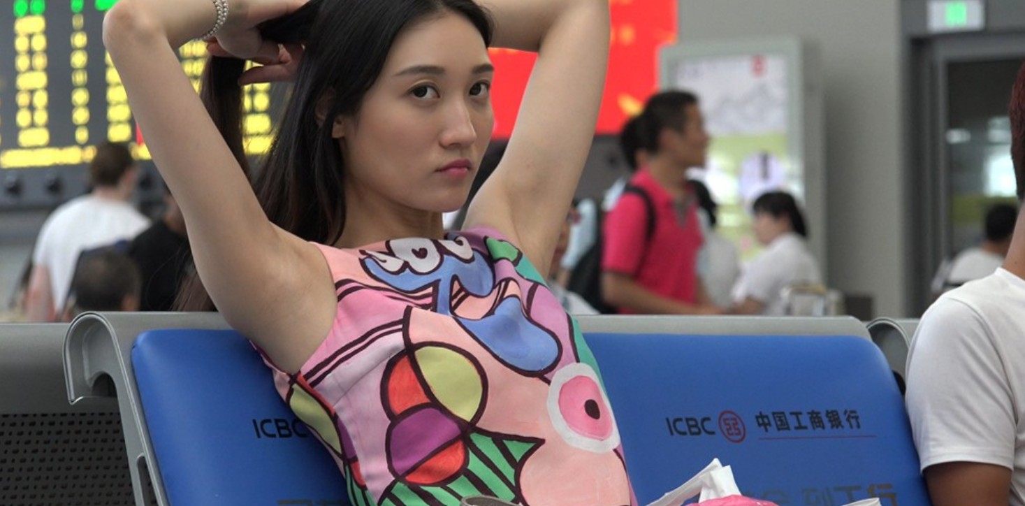 无不透漏着女神范的美脚丫坡高跟长裙长发美女 [3.62 GB/MP4]