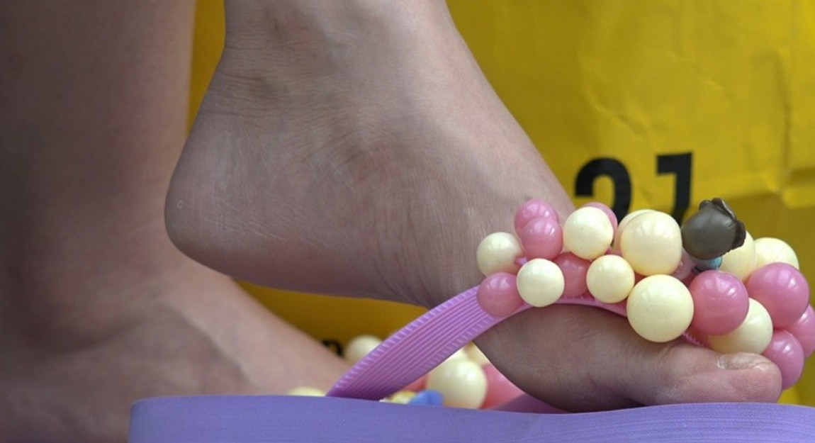 4K - 香艳玉足高颜值美女