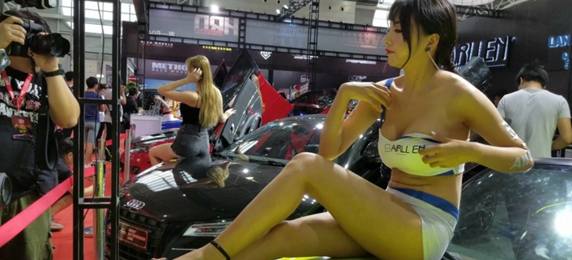 4k超清，超酷大波极品长腿性感美女车模