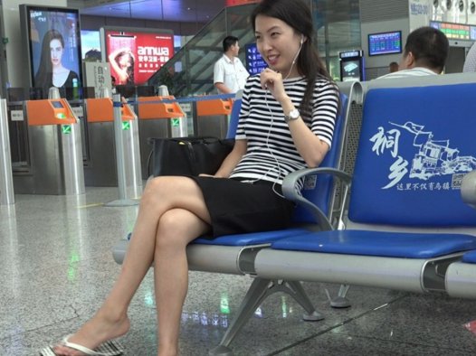 4K – 人字拖小姐姐一挑一挑的怎叫人不心动 [4.83 GB/MP4]