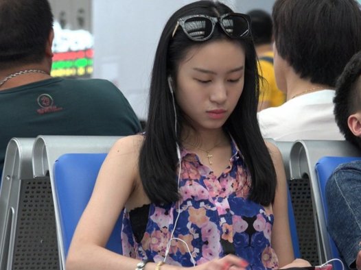 时尚的黑色紧身裤松糕鞋美足mm [3.34 GB/MP4]