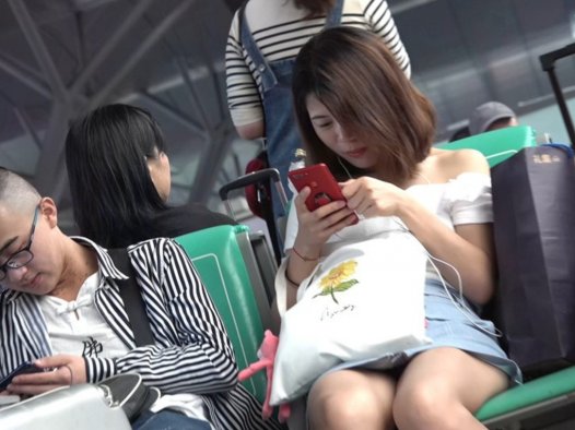 相当气质的美女,美足不错